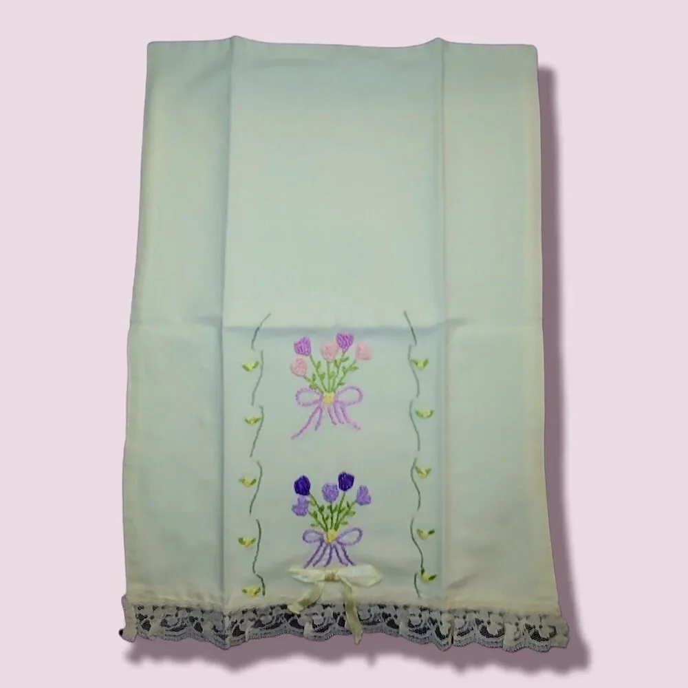 Vintage Embroidered Kitchen Hand‎ Towel Pink Purple Flower Bouquet Laced Boarder